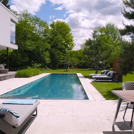 Designferienhaus Bauhausvilla Pool-park-ski