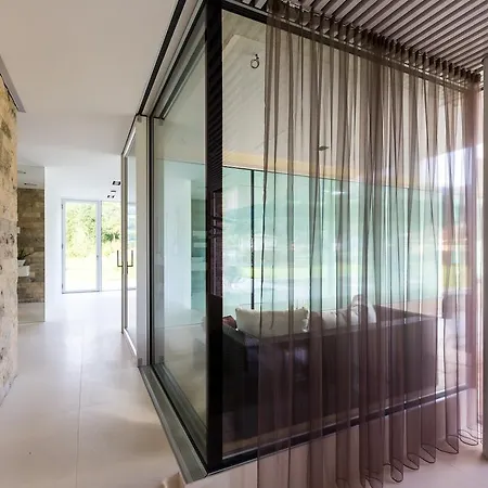 Villa Designferienhaus Bauhausvilla Pool-park-ski *