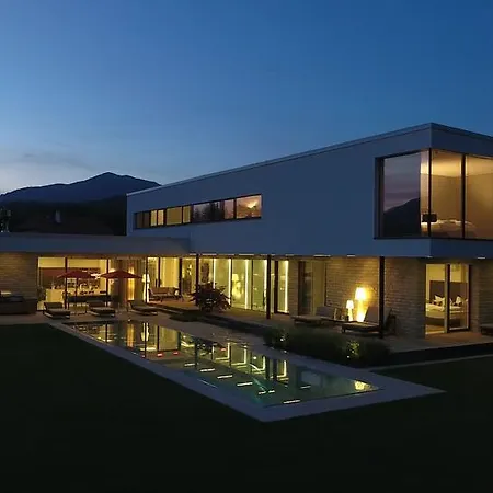Villa Designferienhaus Bauhausvilla Pool-park-ski *