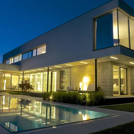 Villa Designferienhaus Bauhausvilla Pool-park-ski