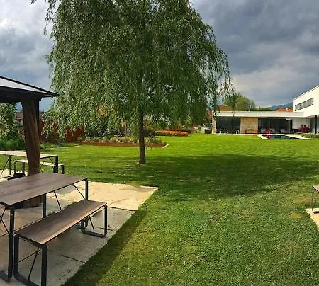 Villa Designferienhaus Bauhausvilla Pool-park-ski *