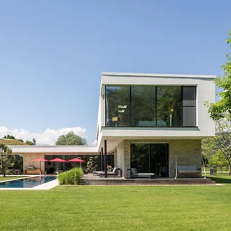 Villa Designferienhaus Bauhausvilla Pool-park-ski *