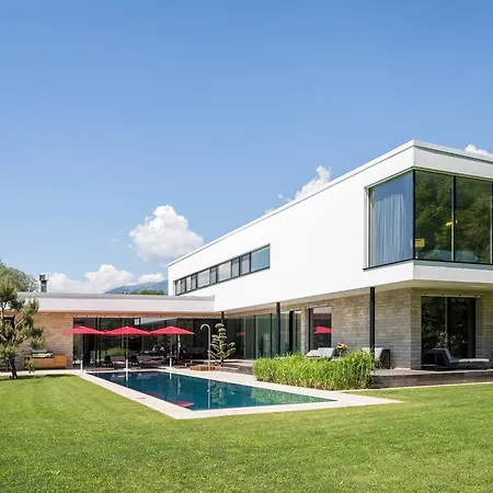 Designferienhaus Bauhausvilla Pool-park-ski *